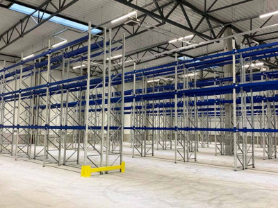 Levering og montering av Groglass pallehyller 13